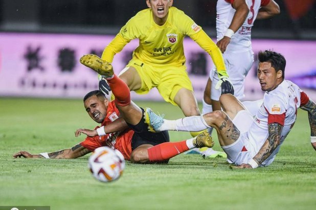 半场：国安0-0英博，阿奇姆彭造险，曹永竞染红