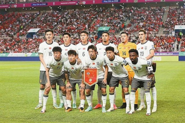 国足1-0领先新加坡！塞鸟收获处子球