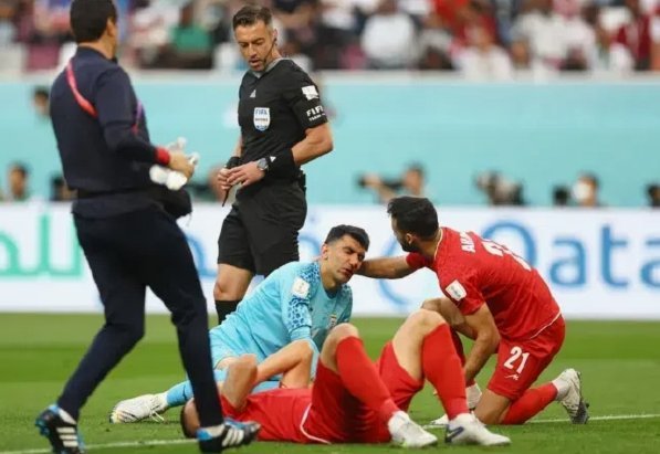 半场惨案！英格兰4-0领先，萨卡双响