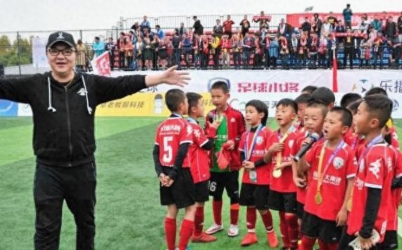 为何中国足球不能只会“传控”？它真正需要的是系统性提升
