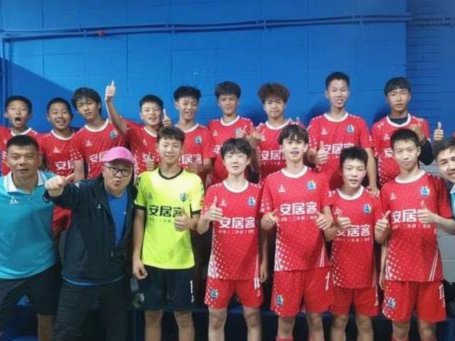 中国足球学不来西班牙这种传控技术，老老实实学董路那套吧